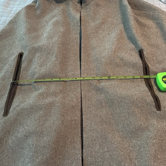 Handmade lightweight lined cape with hood - Picture 9 of 9